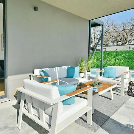 Villa Barcolana *